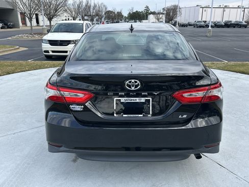 Used 2020 Toyota Camry LE image 9