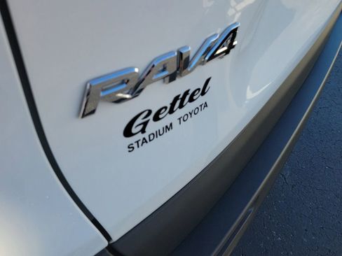 Used 2022 Toyota RAV4 XLE image 5