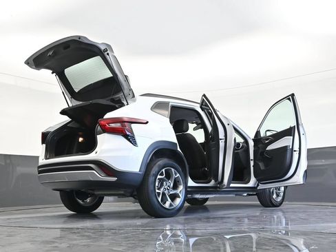 Used 2025 Chevrolet Trax LT FWD image 24