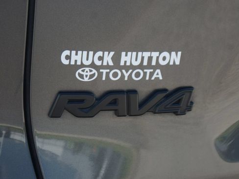 Used 2022 Toyota RAV4 XLE Premium AWD/4WD image 17