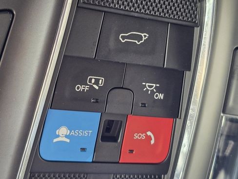 Used 2024 Jeep Grand Cherokee Altitude image 9