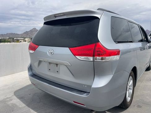 Used 2014 Toyota Sienna LE image 4