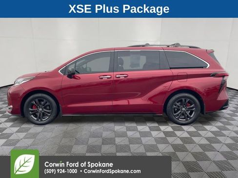 Used 2024 Toyota Sienna XSE image 10