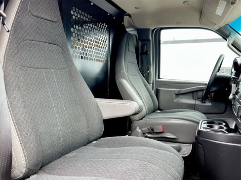 Used 2022 GMC Savana 2500 w/ Driver Convenience Package image 20