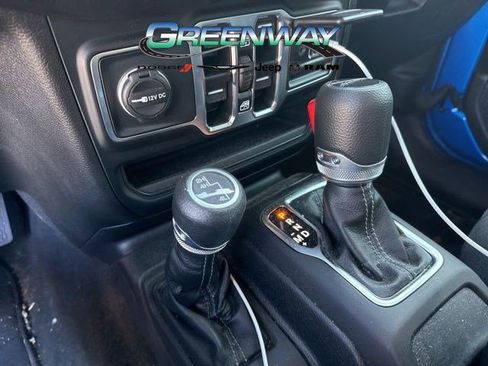 Used 2025 Jeep Gladiator Sport image 19