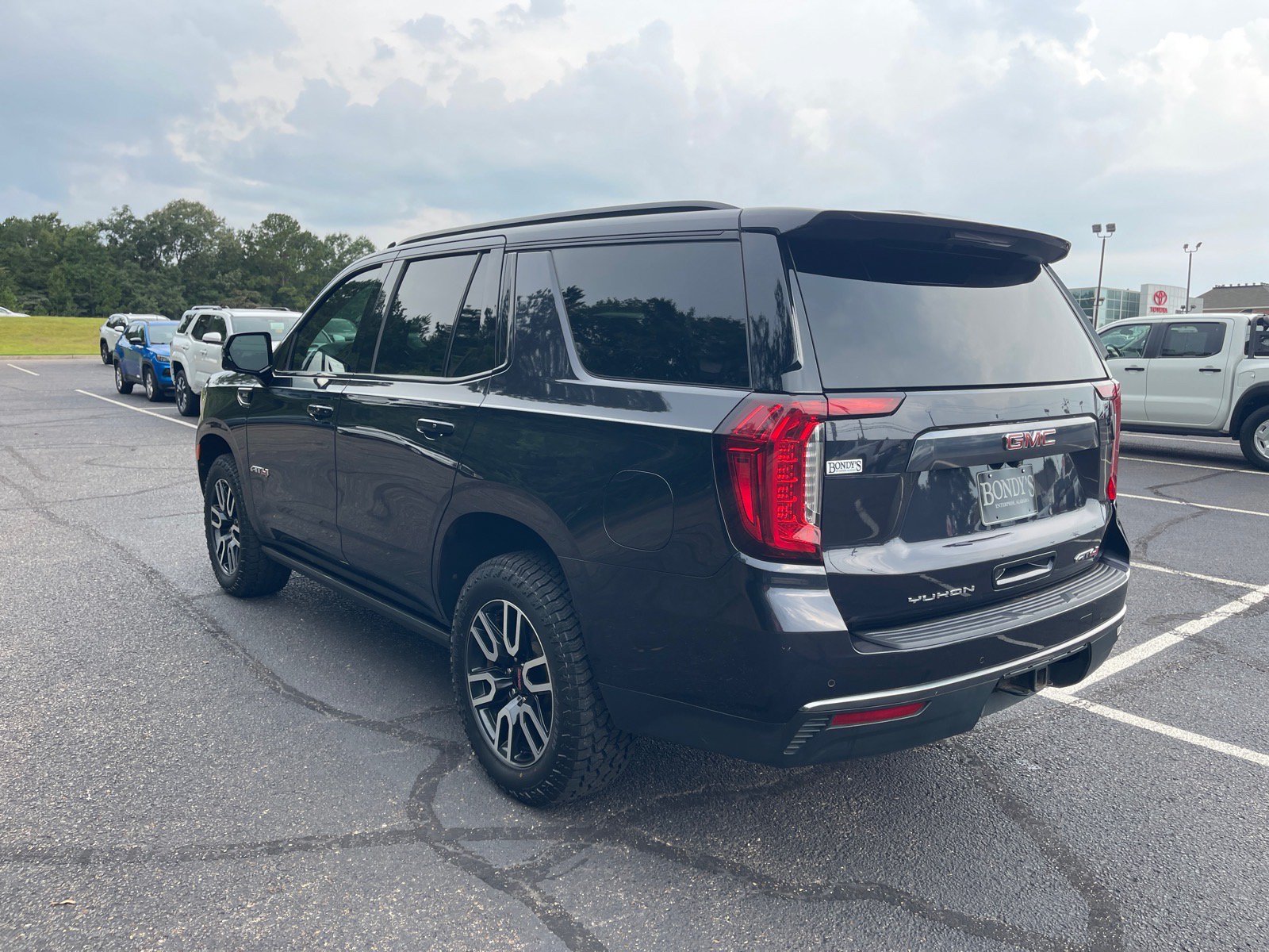 Used 2023 GMC Yukon AT4 w/ AT4 Premium Package AWD/4WD image 14