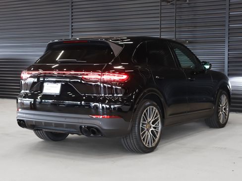 Certified 2023 Porsche Cayenne Platinum Edition AWD/4WD image 23