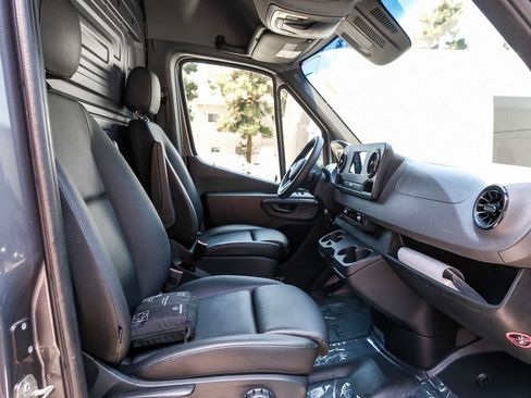 Used 2023 Mercedes-Benz Sprinter 4500 image 13