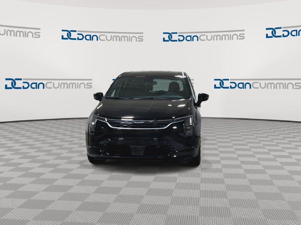 New 2027 Chrysler Pacifica Select w/ Family Tech Group AWD/4WD image 4