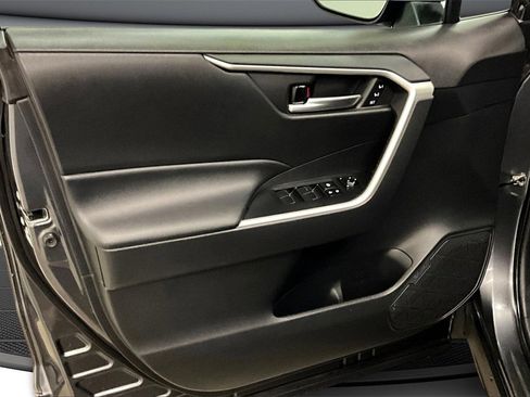 Used 2021 Toyota RAV4 XLE Premium image 20