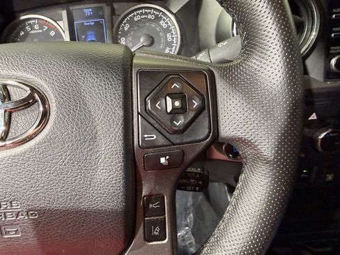 Certified 2020 Toyota Tacoma TRD Off-Road w/ TRD Premium Off Road Package AWD/4WD image 23
