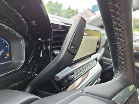 Used 2023 Chevrolet Silverado 1500 LT AWD/4WD image 18