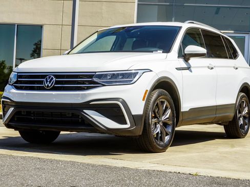 Used 2022 Volkswagen Tiguan SE FWD image 8