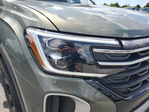 Used 2025 Volkswagen Atlas Peak Edition SE AWD/4WD image 11