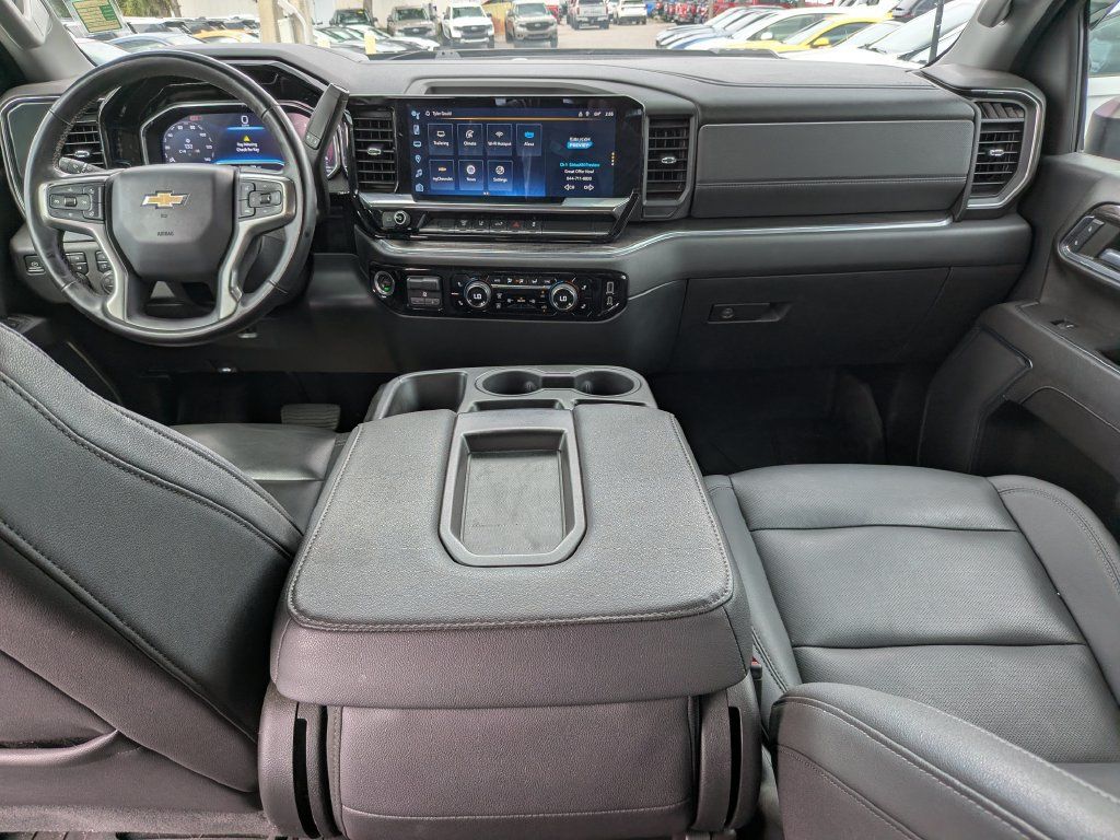 Used 2024 Chevrolet Silverado 2500 LTZ AWD/4WD image 11