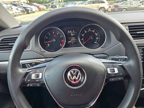 Used 2016 Volkswagen Jetta SE FWD image 15