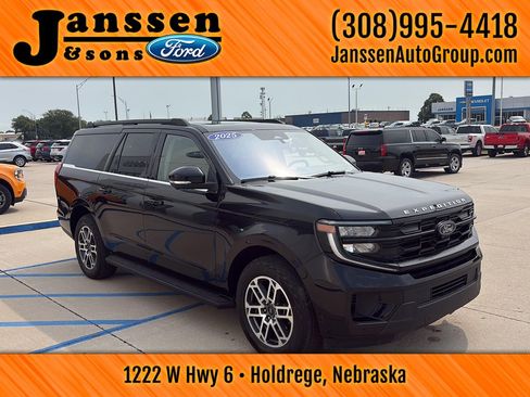 Used 2025 Ford Expedition Max Active AWD/4WD image 4