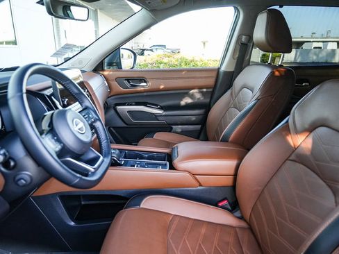 Used 2024 Nissan Pathfinder Platinum w/ Cargo Package FWD image 18