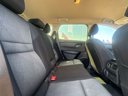 Used 2025 Nissan Rogue SV FWD image 32