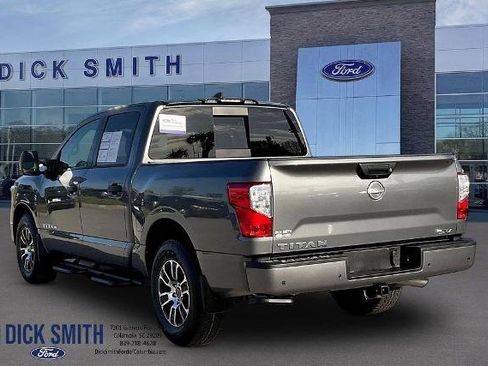 Used 2024 Nissan Titan SV w/ SV Convenience Package RWD image 4