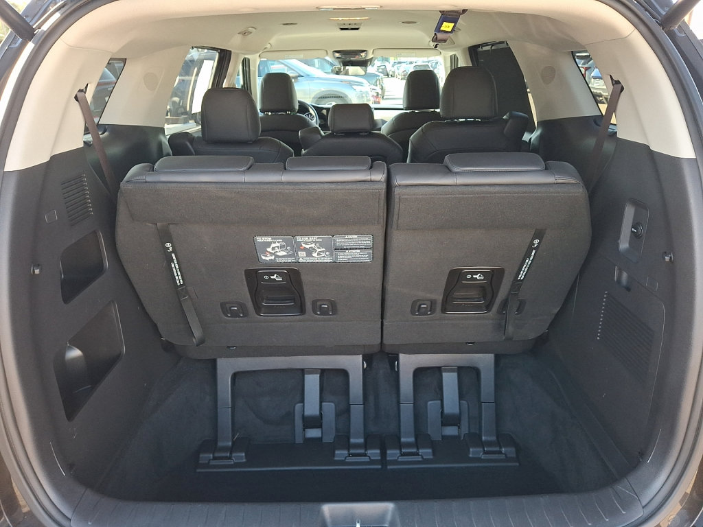 Used 2024 Kia Carnival EX FWD image 18