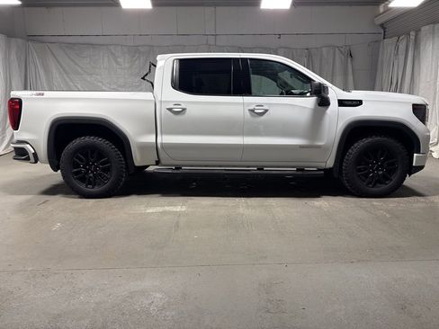 Used 2024 GMC Sierra 1500 Elevation w/ LPO, Elevation Black Package AWD/4WD image 8