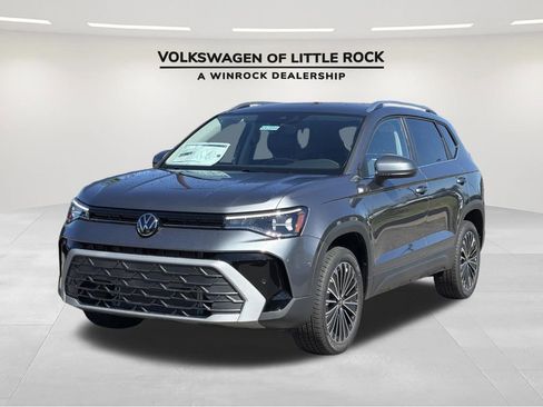 New 2026 Volkswagen Taos SE FWD image 1