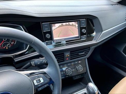 Used 2020 Volkswagen Jetta SE w/ SE Cold Weather Package FWD image 14