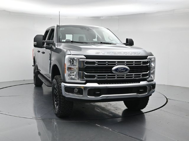 Used 2025 Ford F350 XLT w/ Tremor Off-Road Package AWD/4WD image 4