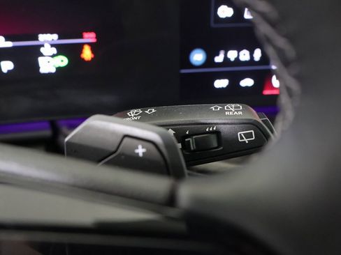 Used 2025 Audi Q5 Premium Plus w/ Premium Plus image 30