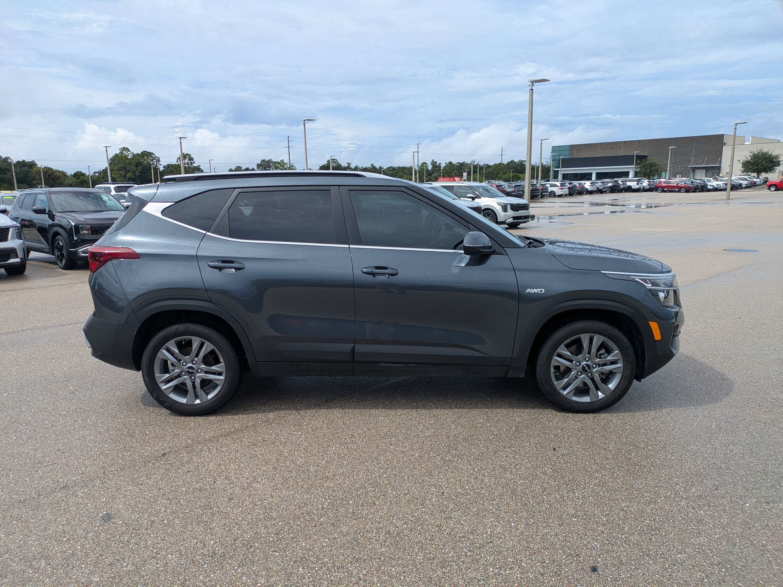 Certified 2023 Kia Seltos S w/ Navigation Package AWD/4WD image 3