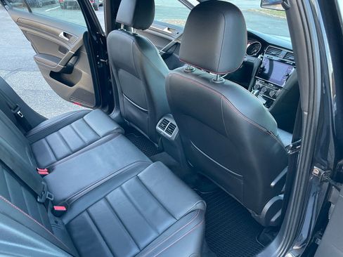 Used 2019 Volkswagen GTI SE w/ SE Experience Package image 18