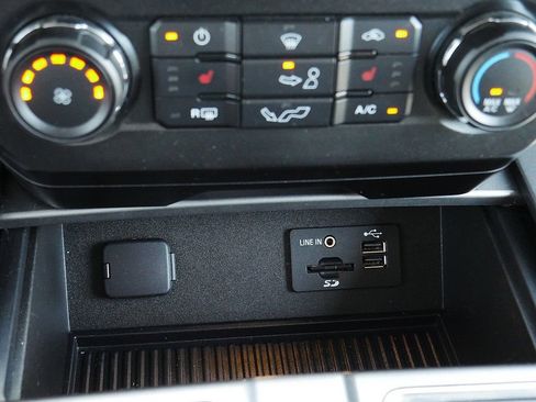 Used 2015 Ford F150 XLT w/ Equipment Group 302A Luxury AWD/4WD image 39