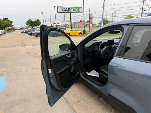 Used 2025 Ford Escape ST-Line Select AWD/4WD image 19