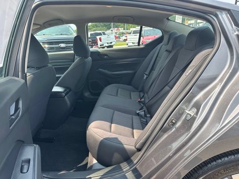 Used 2025 Nissan Altima 2.5 SV FWD image 21