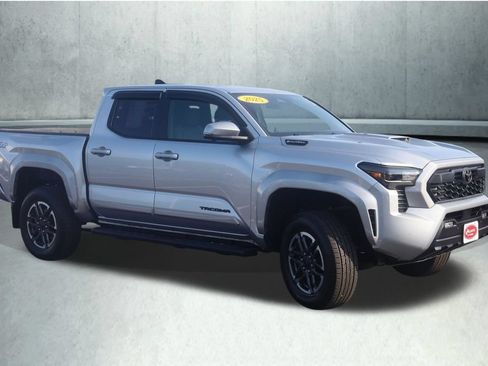 Used 2025 Toyota Tacoma TRD Sport w/ TRD Sport Premium Package AWD/4WD image 13
