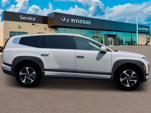 New 2026 Hyundai Ioniq 9 SE image 9