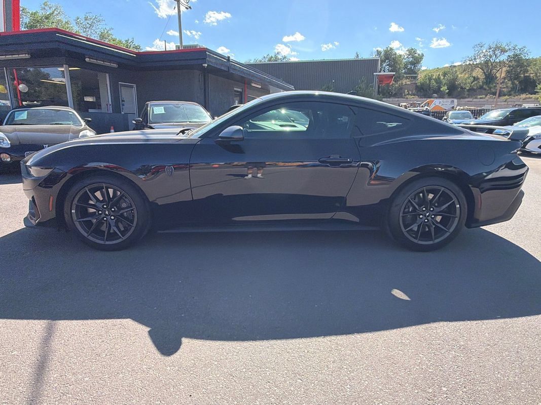 Used 2026 Ford Mustang Dark Horse RWD image 4