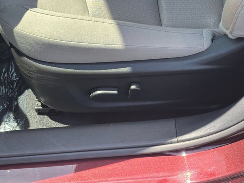 Used 2025 Nissan Altima 2.5 SV FWD image 18