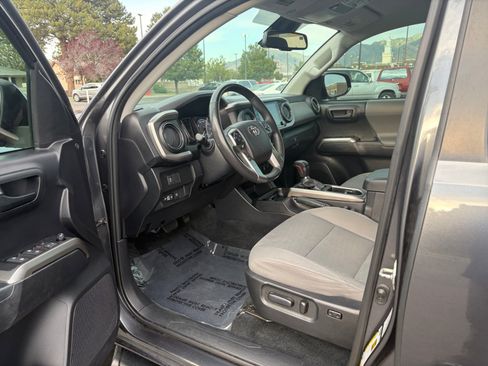Used 2020 Toyota Tacoma SR5 RWD image 10