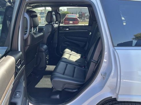 Used 2019 Jeep Grand Cherokee Overland image 14