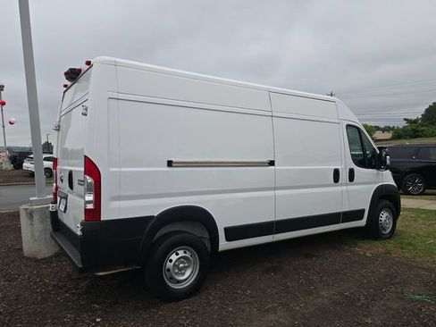 Used 2025 RAM ProMaster 2500 w/ Convenience Group FWD image 3