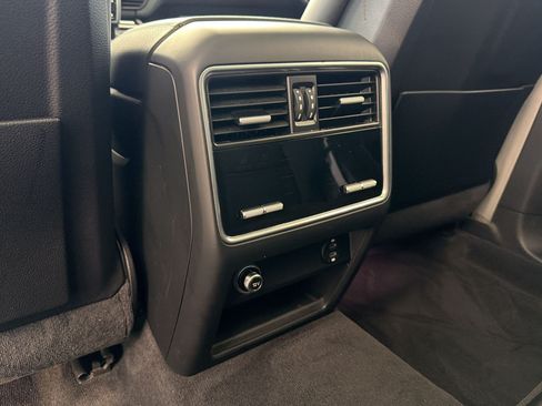Used 2022 Porsche Cayenne Platinum Edition AWD/4WD image 34