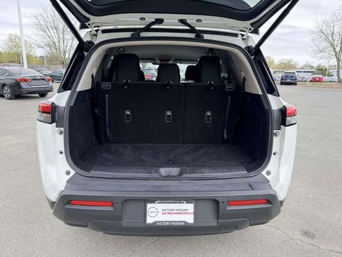 Used 2025 Nissan Pathfinder SV AWD/4WD image 12