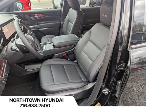 Used 2025 Chevrolet Traverse Z71 w/ Enhanced Driving Package image 10