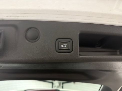 Used 2020 Chevrolet Equinox Premier FWD image 20
