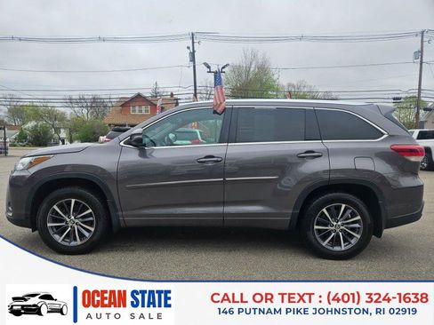 Used 2017 Toyota Highlander XLE image 2