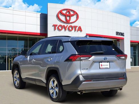 Used 2020 Toyota RAV4 Limited w/ Carpet Mat Package AWD/4WD image 3