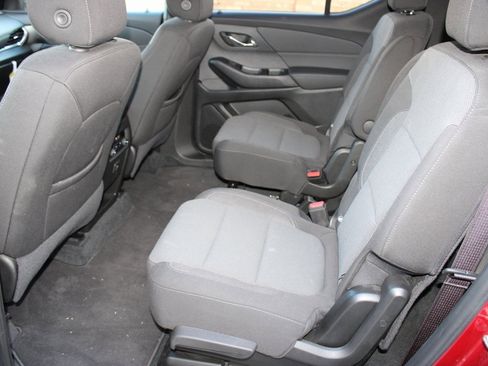 Used 2023 Chevrolet Traverse LT image 5