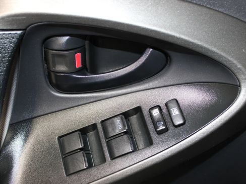 Used 2011 Toyota RAV4 2WD w/ Base L4 Extra Value Pkg image 9